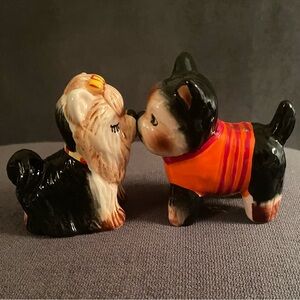 Salt & Pepper Kissing Puppies Shakers